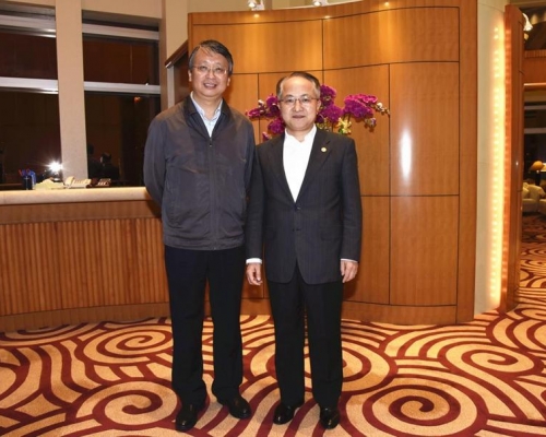 沈春耀(左)昨日與王志民(右)。中聯辦網站圖片