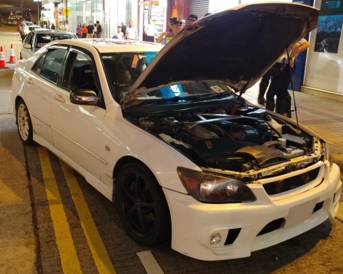 行動中發現的懷疑被非法改裝車輛。