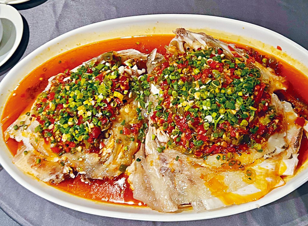剁椒鹹肉蒸龍躉魚頭 剁椒鹹肉蒸龍躉魚頭