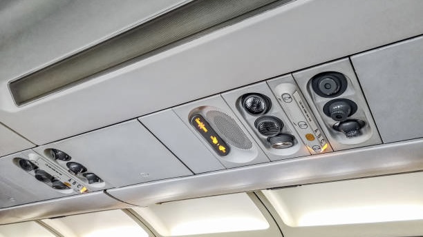 机组人员会亮着安全带警示灯，提醒乘客何时应系上安全带以保安全。 iStock配图