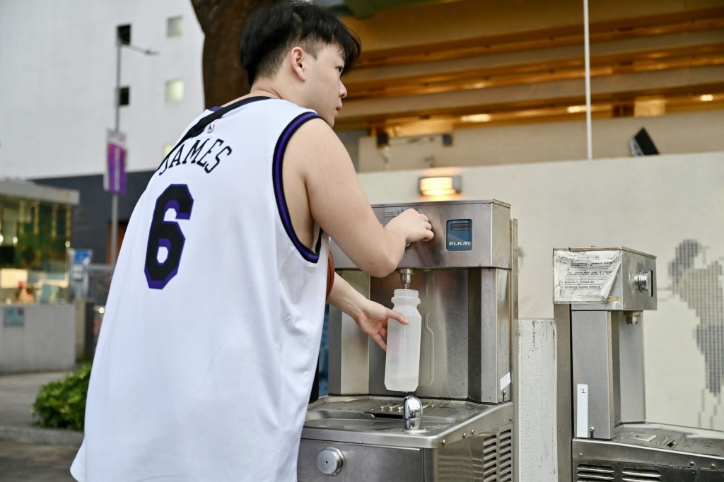 5成受訪市民表示，運動後選擇飲用水補充水分。