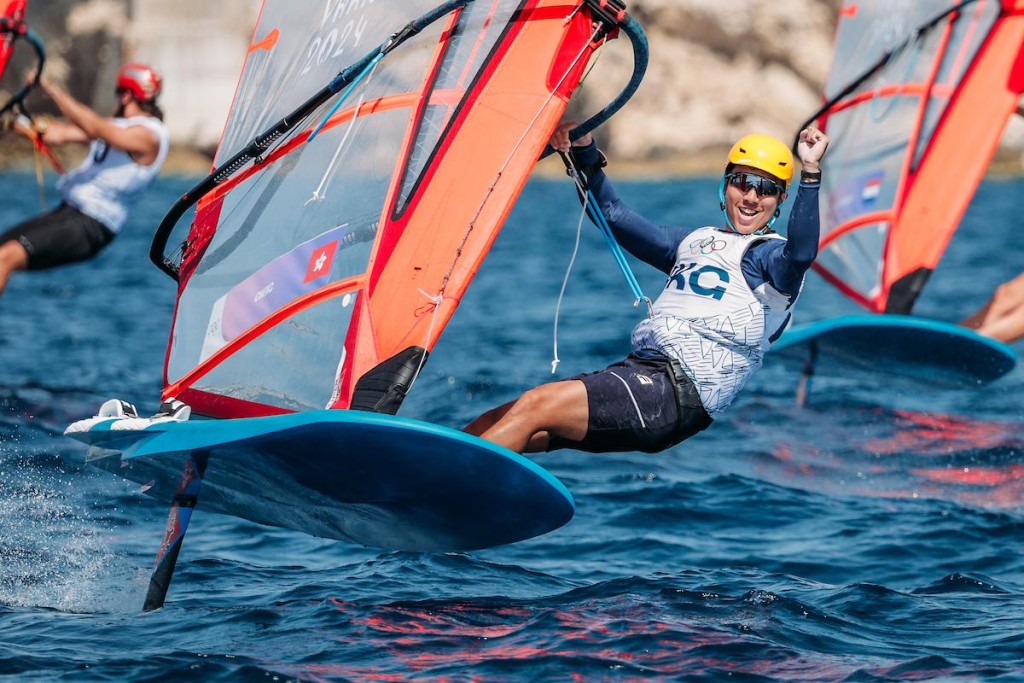 巴黎奥运滑浪风帆赛事，郑清然拿到一场小组第1。 World Sailing图片