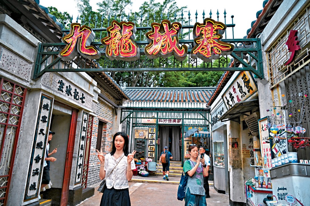 「九龍城寨光影之旅」電影場景展昨起開放予公眾參觀。