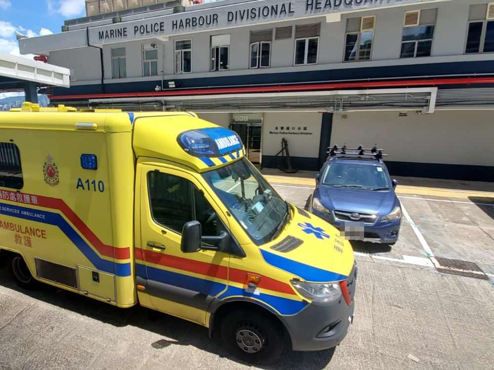 救援人員救起一名男子,經檢驗證實事主已死亡。