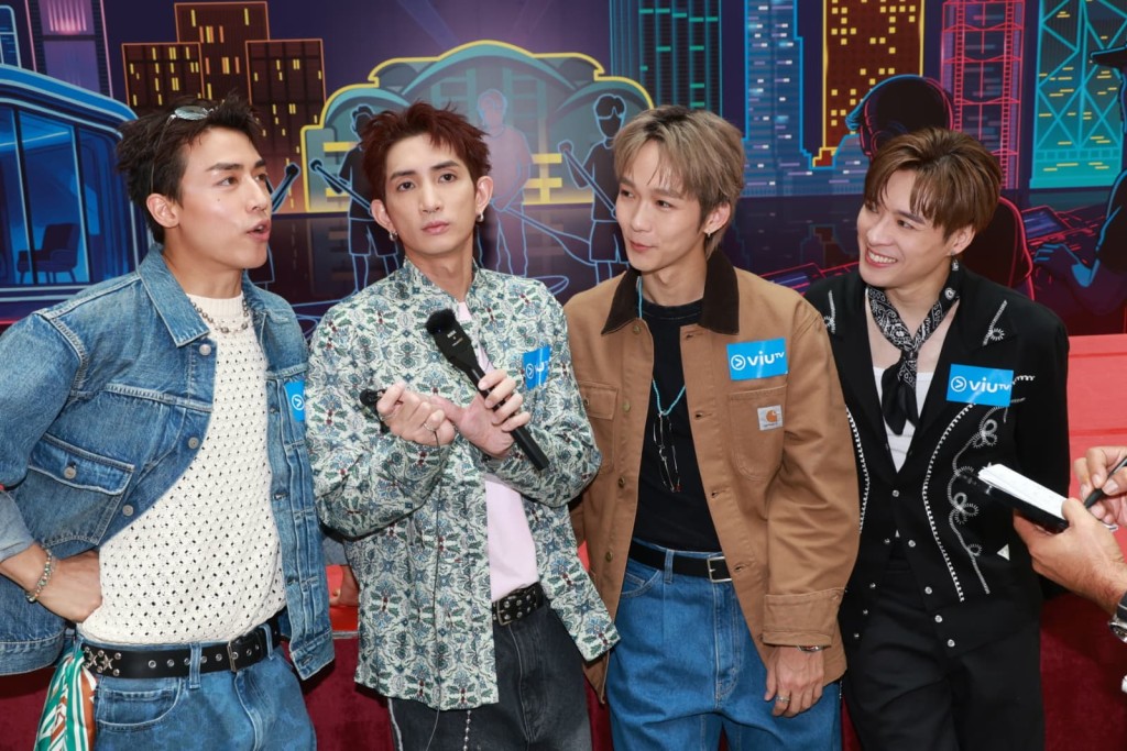 MIRROR「夜粥小組」成員AK、Lokman、Alton、Frankie宣傳《夜粥先生幾多點》。 MIRROR「夜粥小組」成員AK、Lokman、Alton、Frankie宣傳《夜粥先生幾多點》。