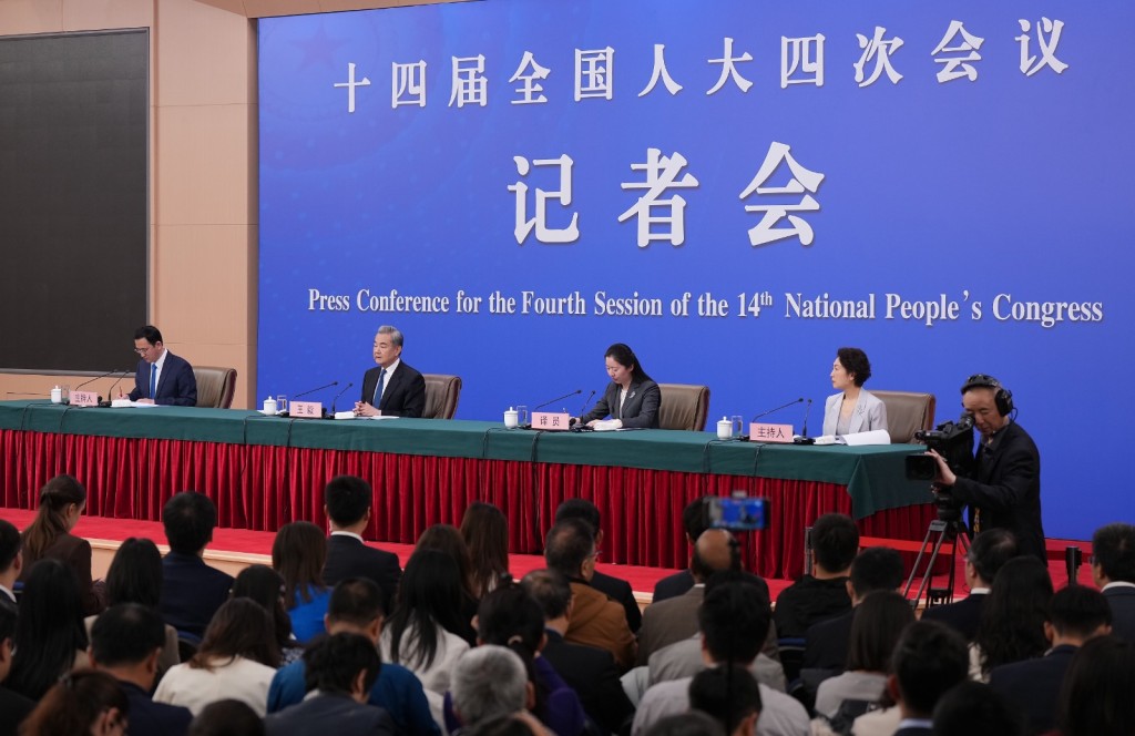外长王毅出席新闻发布会，回答了21名中外记者提问。新华社