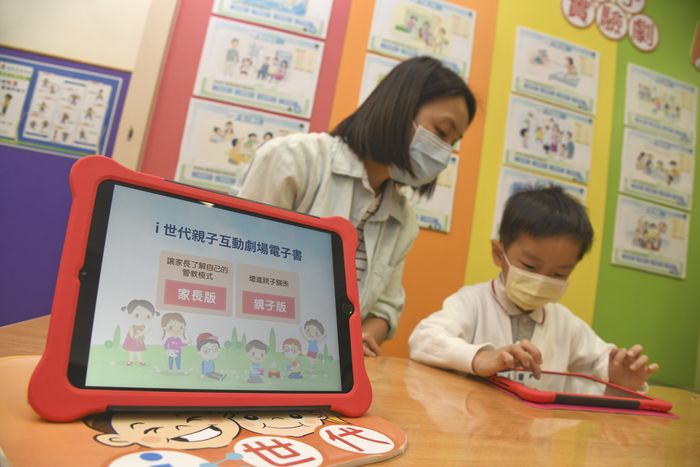 森森媽媽表示，通過「i世代親子實驗劇」，自己和丈夫也有獲益。