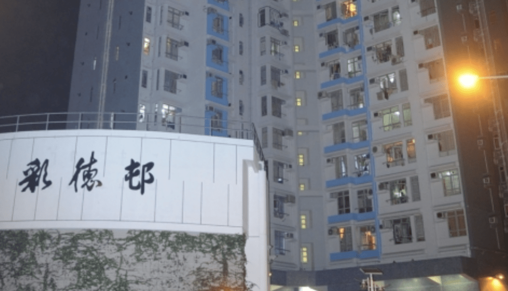 牛頭角彩德邨驚現蛇蹤。