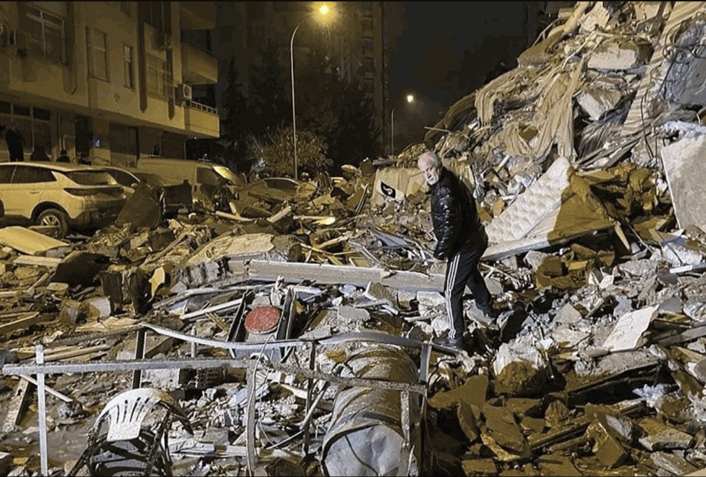 土耳其和叙利亚于本月6日（星期一）发生7.8级强力地震，震区城市满目疮痍。(图片来源：AP)