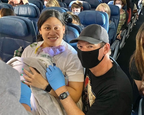 寶寶成功在機上出世。Hawaii Pacific Health FB
