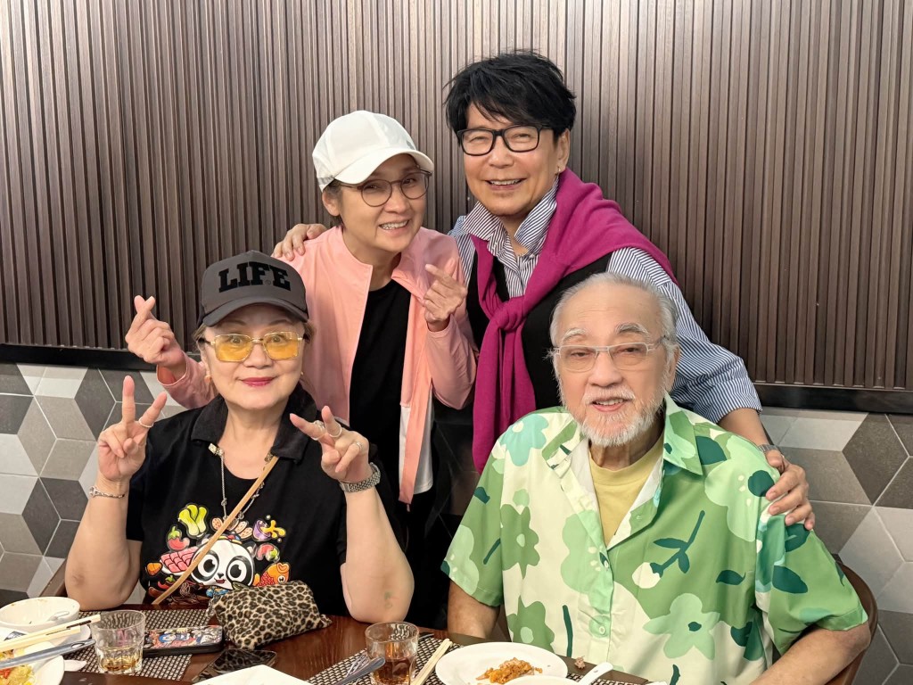 戚美珍全素顏仍見年輕。