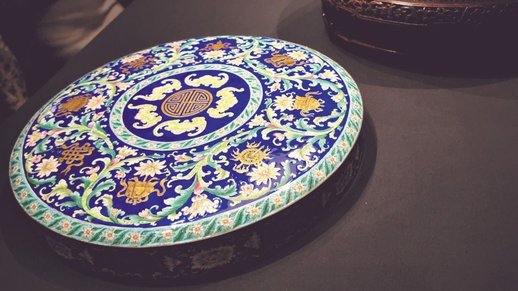 圆形是圆满和合的密码,家中多放盒子应「和合」,财盒也是财箱的密码。 圆形是圆满和合的密码,家中多放盒子应「和合」,财盒也是财箱的密码。