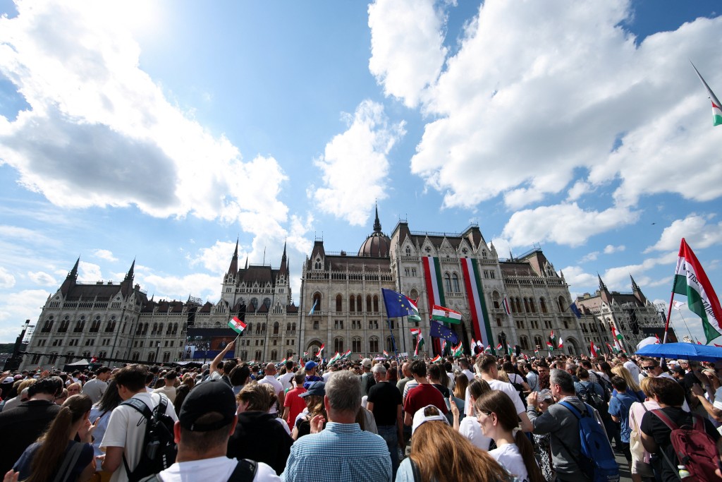 毛焦尔在4月大选中大胜执政16年的欧尔班（Viktor Orban）后上台。路透社