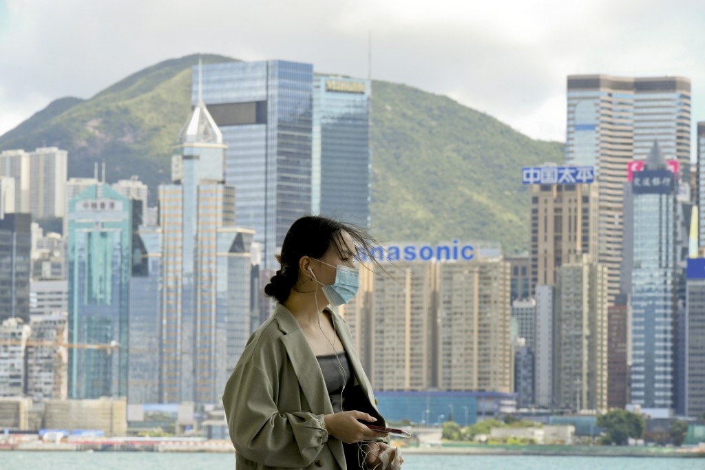 抗疫要排除政治偏见，迎难而上。资料图片