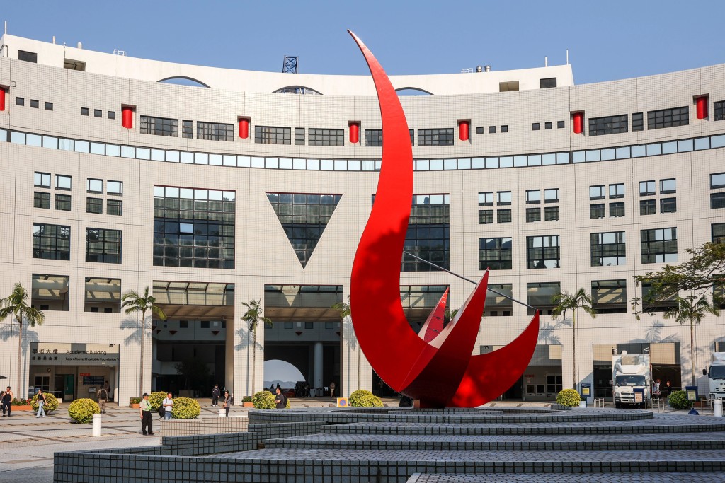 香港體育學院與香港科技大學於2019年共同研發「破風戰衣」。資料圖片