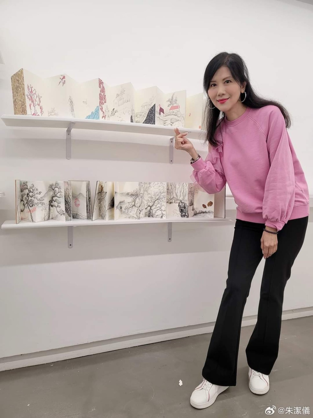 朱潔儀有份在香港視覺藝術中心的展覽，已於前日完結。
