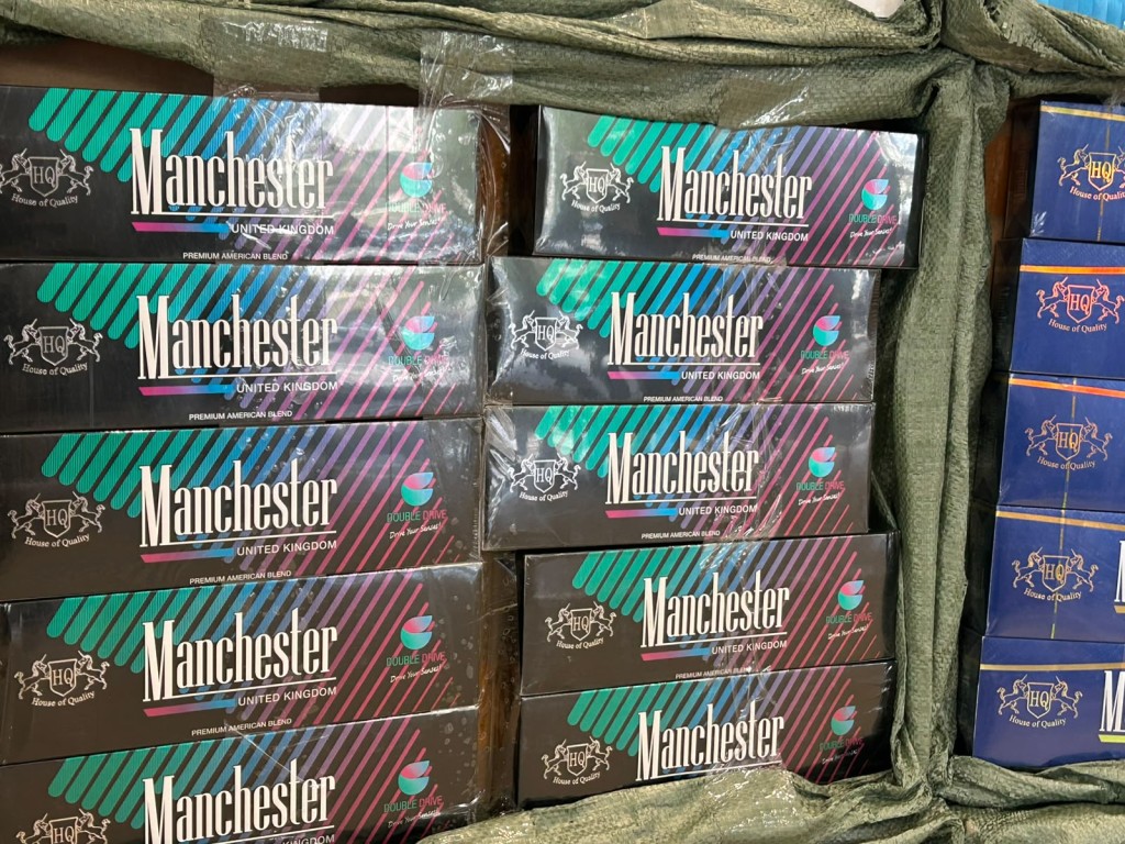 涉案私煙估計會被轉運至煙稅較高的海外地區以牟取暴利。曾志恆攝 涉案私煙估計會被轉運至煙稅較高的海外地區以牟取暴利。曾志恆攝