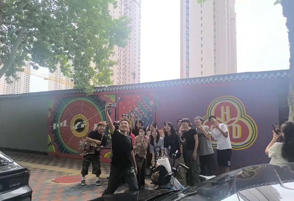 石家庄摇滚之墙无预警被油漆覆蓋，在网上引来一片负评。抖音
