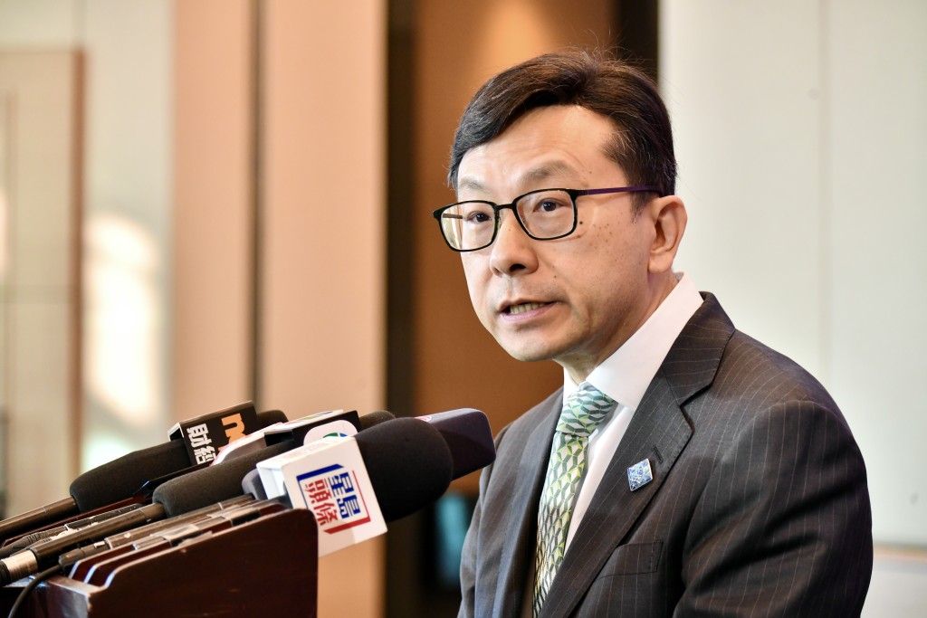 劳工及福利局局长孙玉菡今日(9日)出席活动后表示,三姐弟暂时由适合院舍照顾。卢江球摄 劳工及福利局局长孙玉菡今日(9日)出席活动后表示,三姐弟暂时由适合院舍照顾。卢江球摄