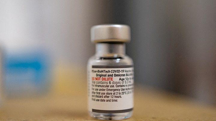 輝瑞推出針對新冠Omicron病毒株的加強劑，但接種量較疫情高峰時期為低。路透社資料圖片