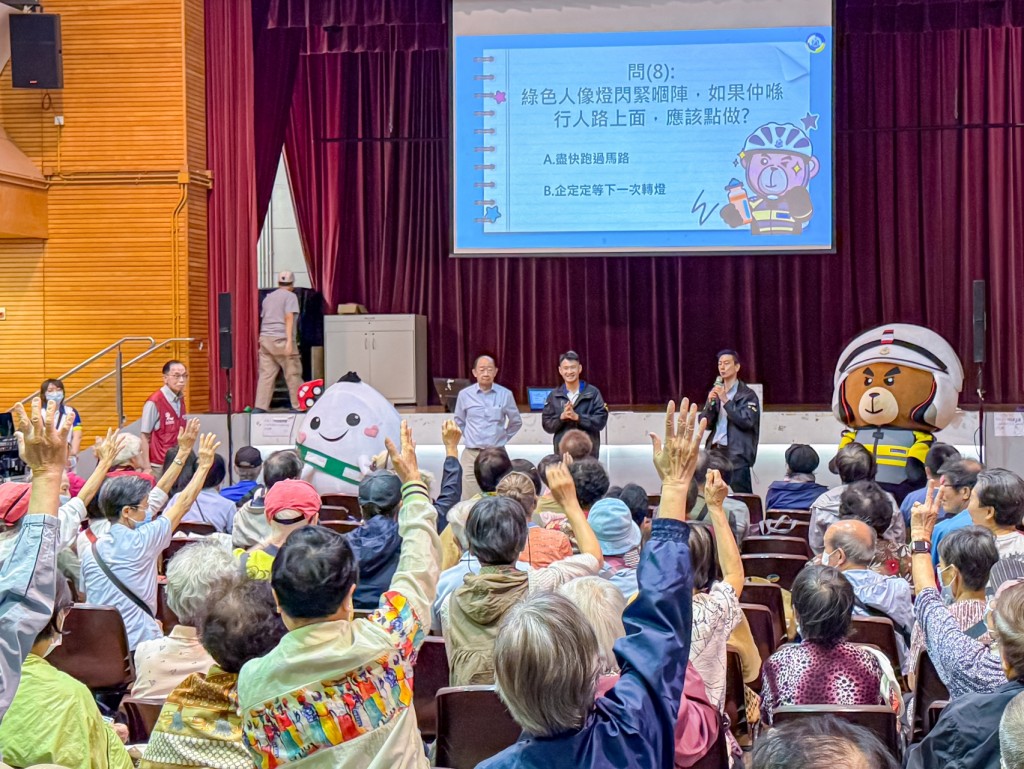 活動得到約250名長者踴躍參與。 活動得到約250名長者踴躍參與。
