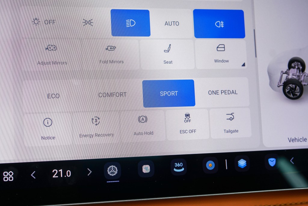 纯电动SUV NETA X本地首试：驾驶模式包括Eco、Comfort、Sport及One Pedal单踏板控制四种，动力回收则有1、2、3三级之分。