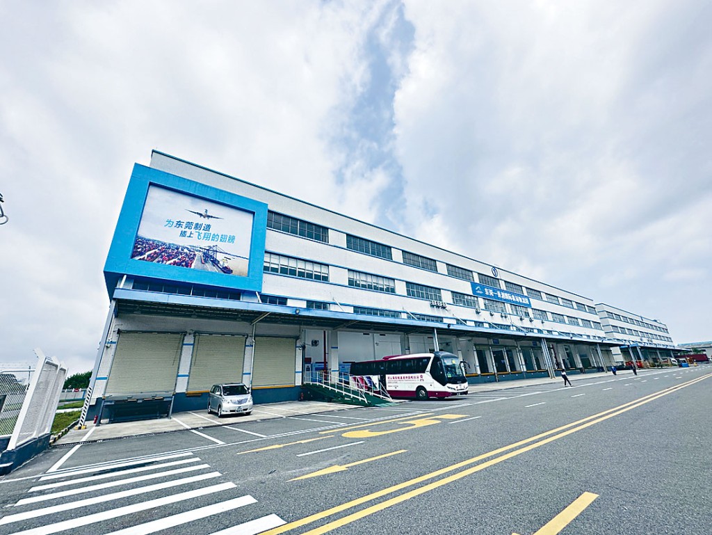 東莞物流園位於東莞虎門港綜合保稅區,由香港機管局和東莞市政府合作打造。