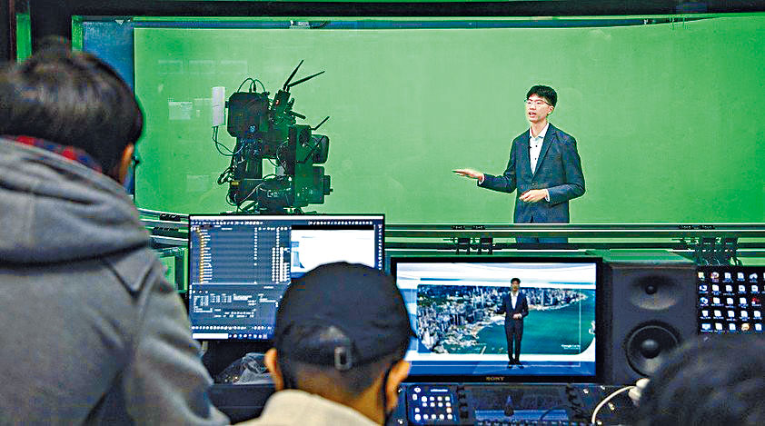 浸大举办工作坊，让新闻系及主修动画学生利用新设的「虚拟演播室」，把动画与模拟实境融入新闻报道。