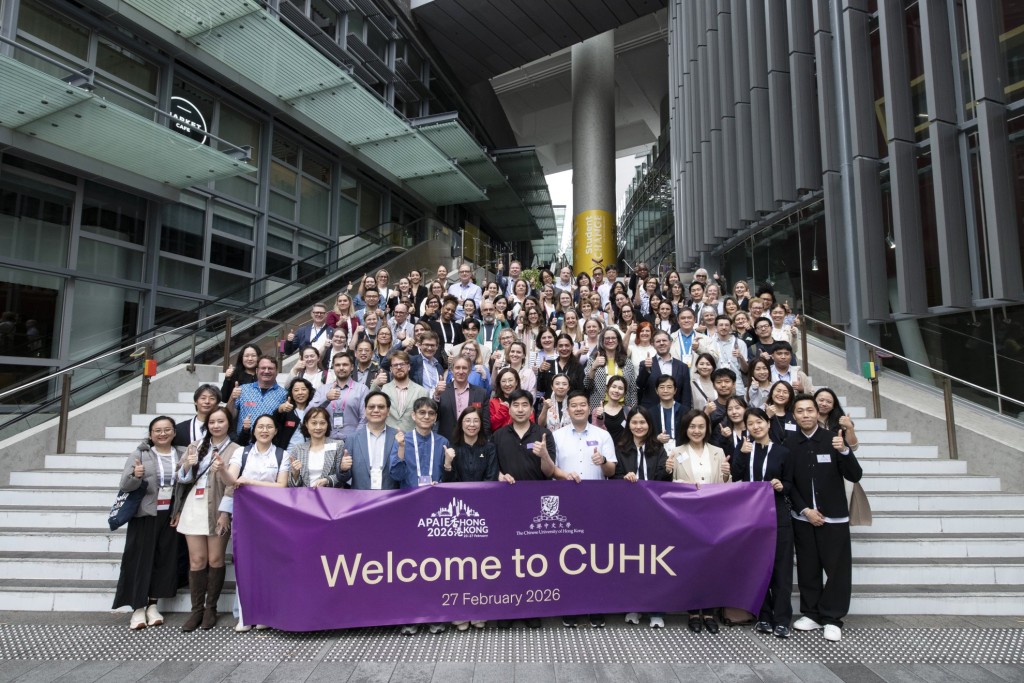 近100位來自全球高等教育界領袖及代表參觀中大校園。 近100位來自全球高等教育界領袖及代表參觀中大校園。