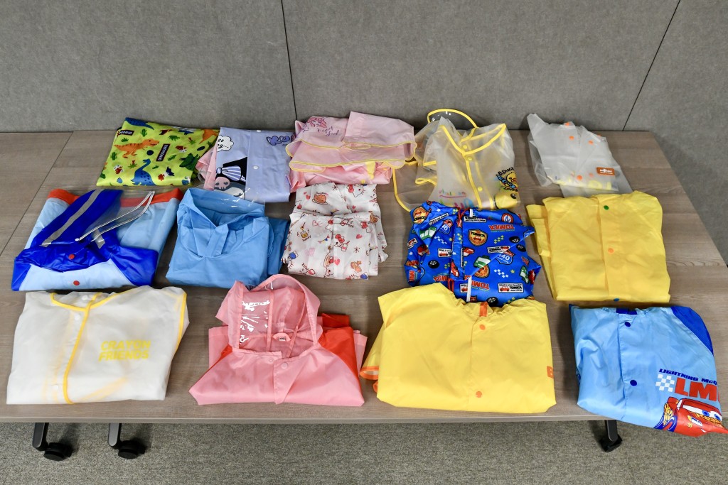 14款兒童雨衣及雨披介乎元90至238元。盧江球攝 14款兒童雨衣及雨披介乎元90至238元。盧江球攝