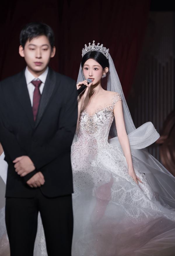 陳雪凝和李瑞濱17日在山西舉行婚禮。微博