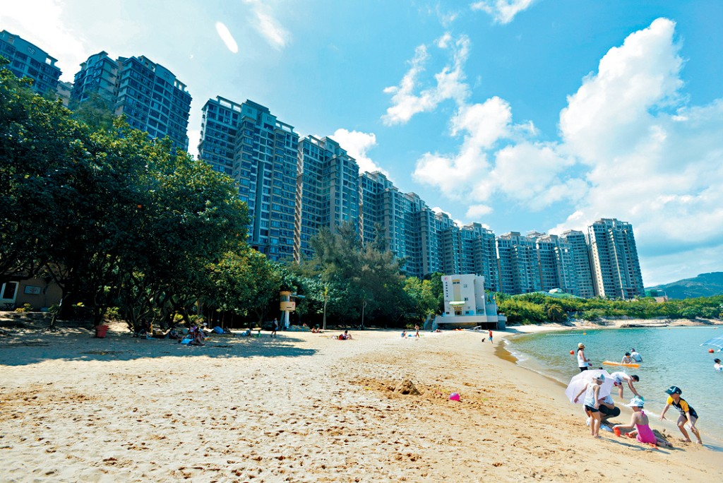 馬灣東灣泳灘等3個公眾泳灘將會引入市場營運模式，發展成為康樂休閒及水上活動場地。