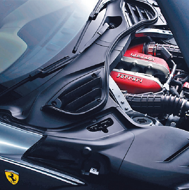 ■6.5 V12自然吸氣引擎馬力725ps。