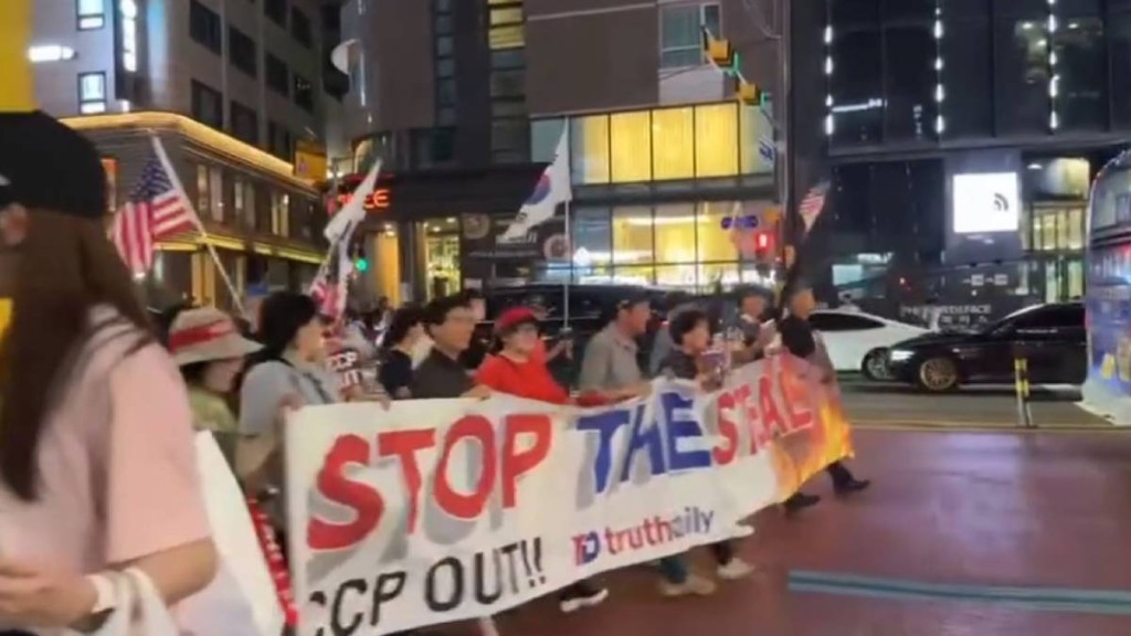 首尔不时发生针对中国人的示威。threads@koreanightlives