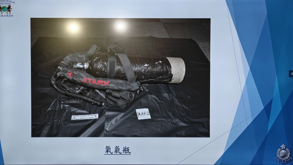 警方在現場及岸邊檢獲一批潛水裝備,包括氧氣樽,潛水衣,蛙鞋。 警方在現場及岸邊檢獲一批潛水裝備,包括氧氣樽,潛水衣,蛙鞋。