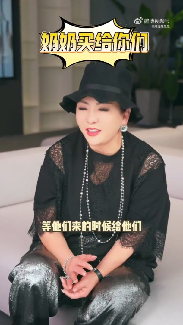 向太送孫仔孫女LABUBU。 向太送孫仔孫女LABUBU。