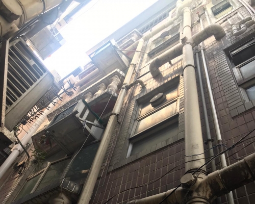 天水圍罕見迷你村屋  ，開價100萬承價即沽。