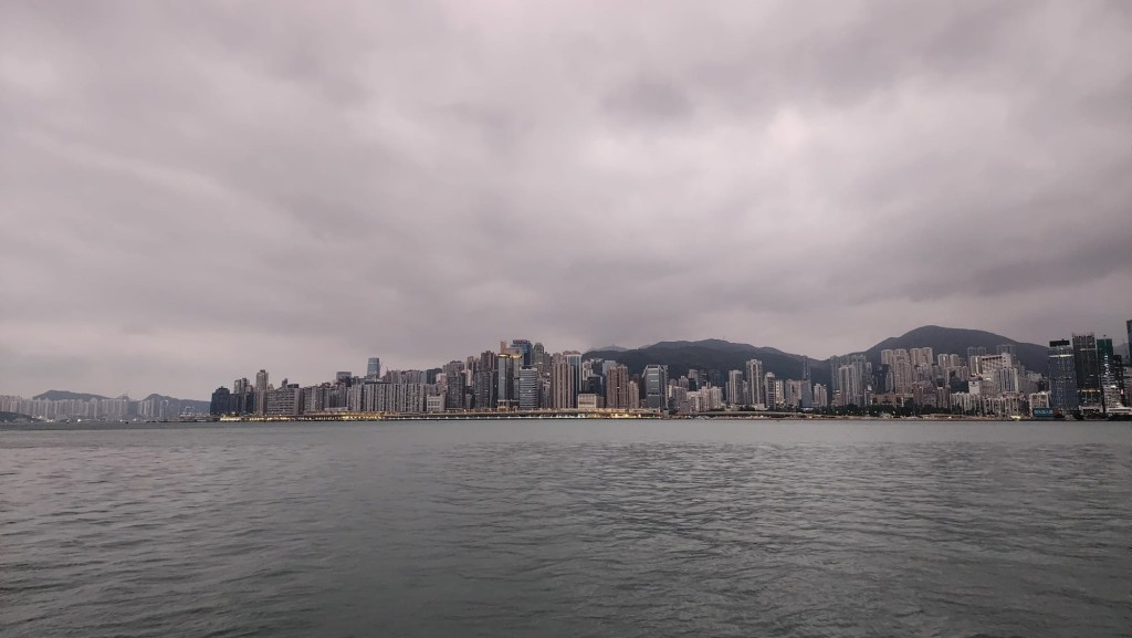 日間短暫時間有陽光及乾燥，最高氣溫約26度。黎志偉攝