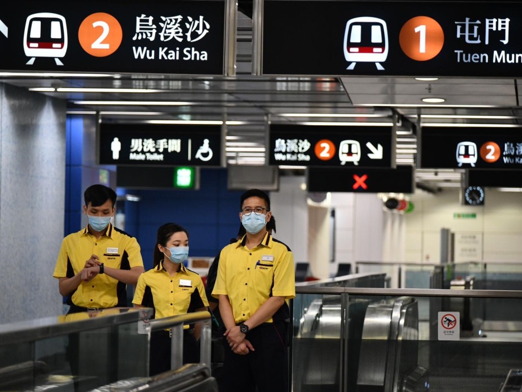 港鐵流動服務團隊亦會在車站內主動協助乘客。