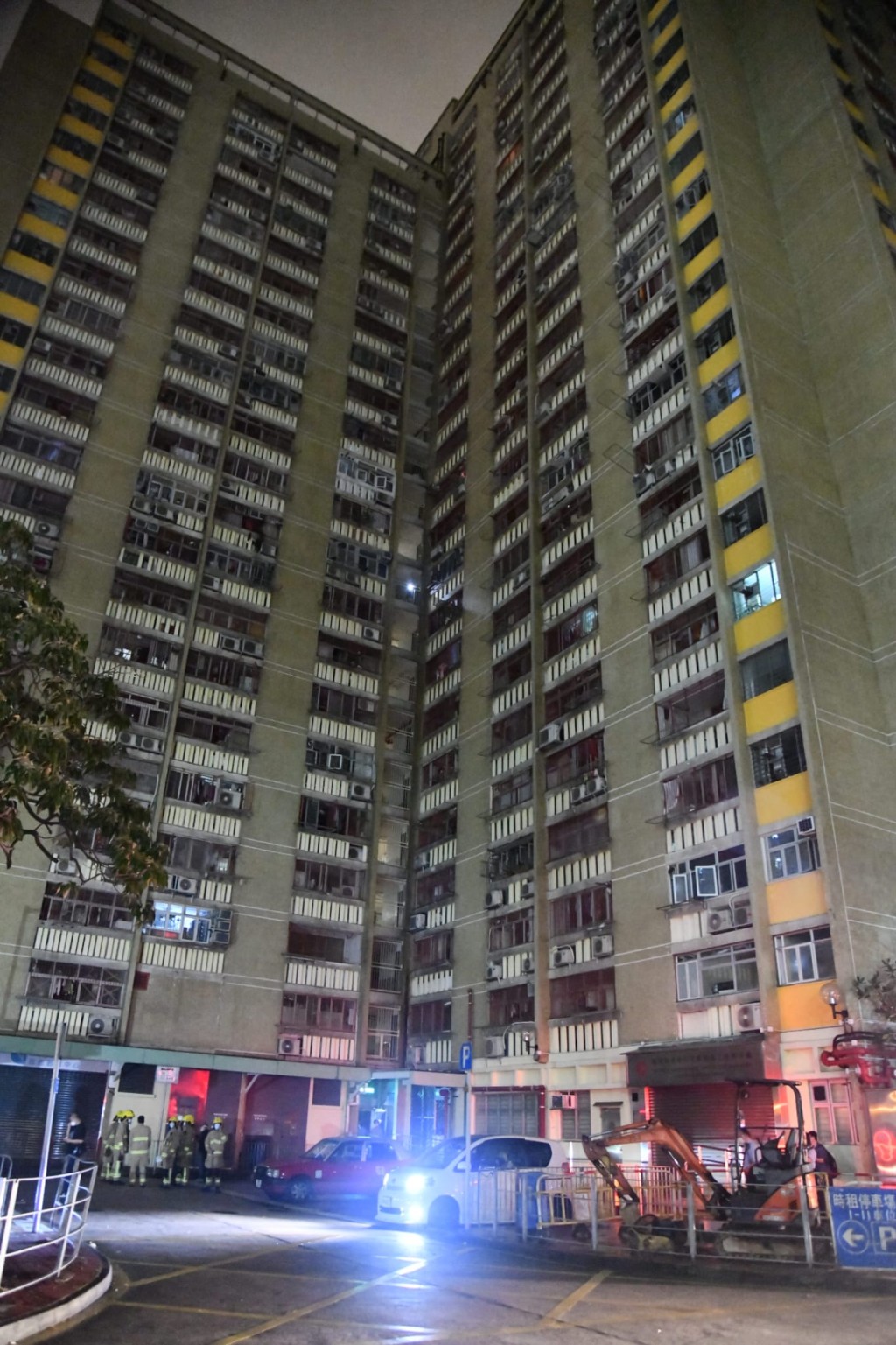 大廈全座停電。