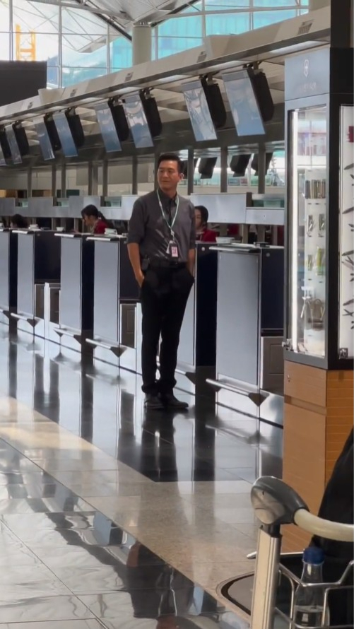 早前馬國明為新劇《飛常日誌》在機場開工。