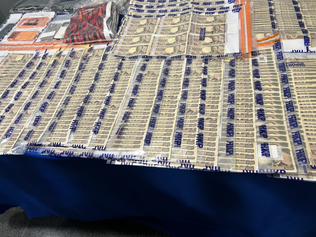 警方起回大約1100萬日圓現金。 警方起回大約1100萬日圓現金。