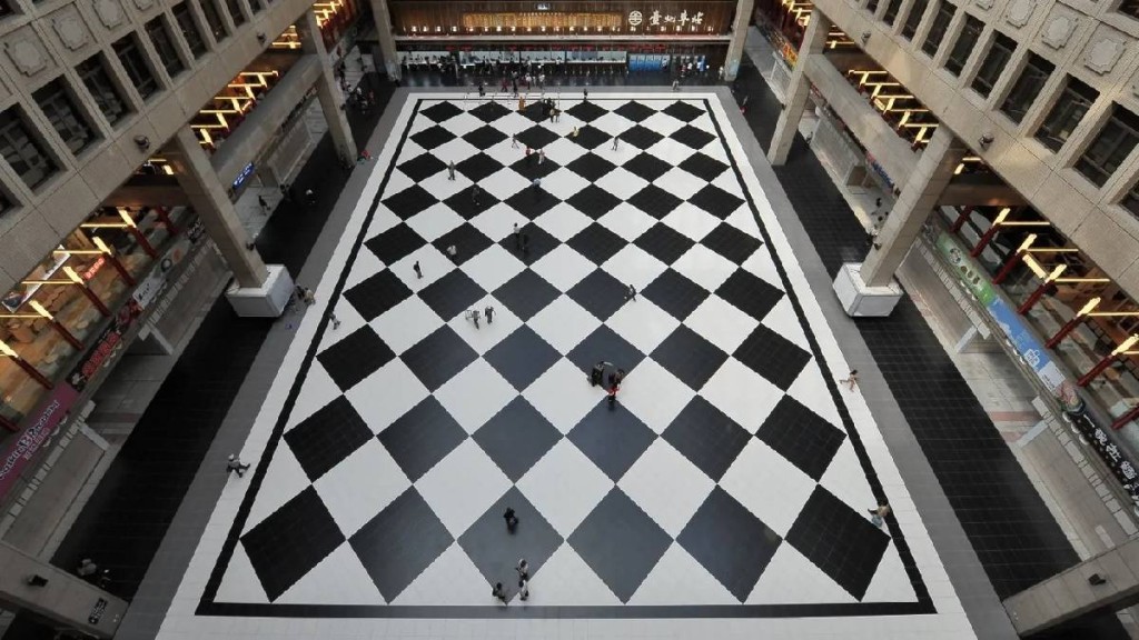 台北车站商场大厅将会大翻新，经典的「黑白格」棋盘将消失。Threads@vincent.hualienhome