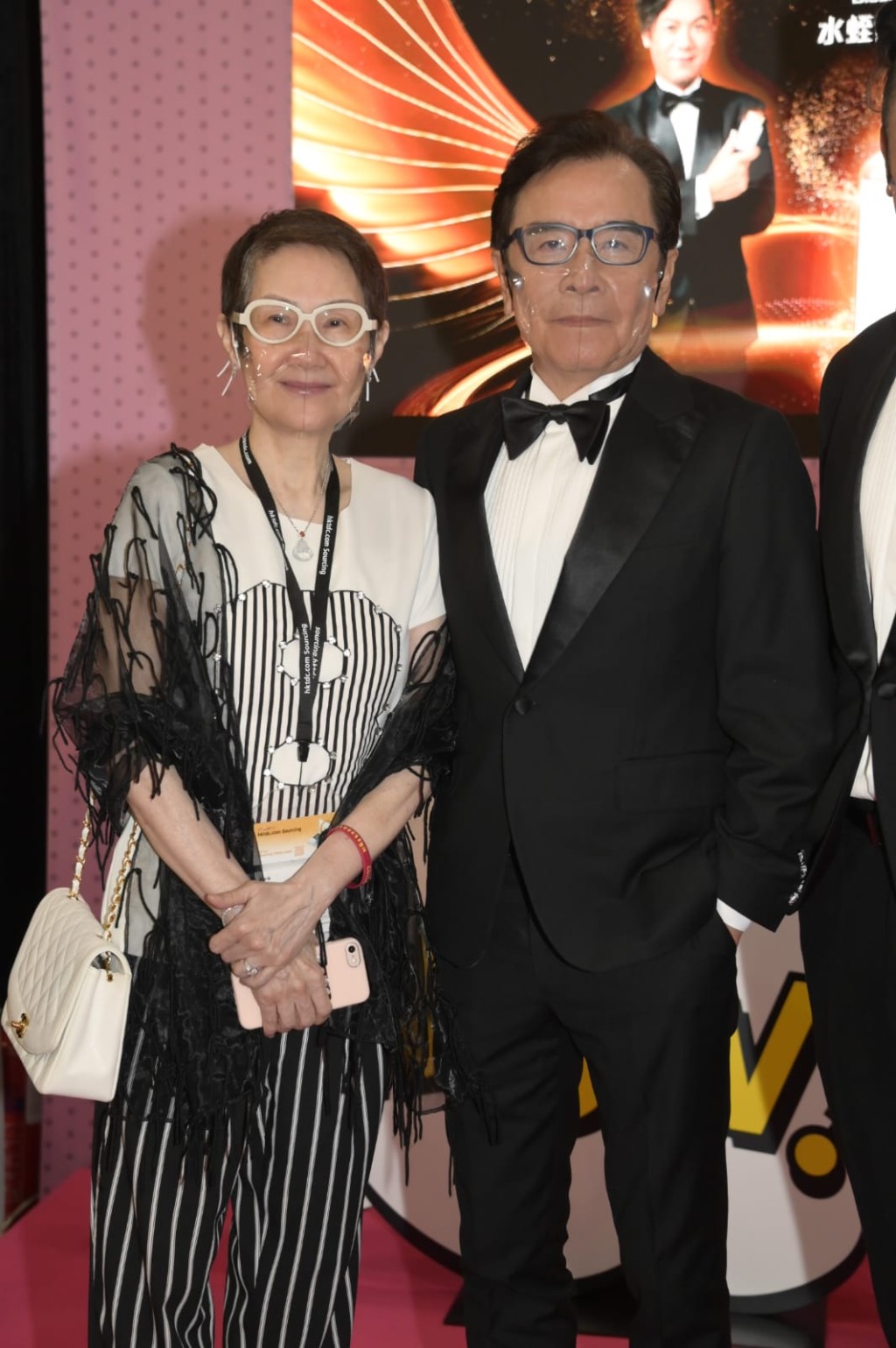 太太李琳琳充當跟得夫人陪同。