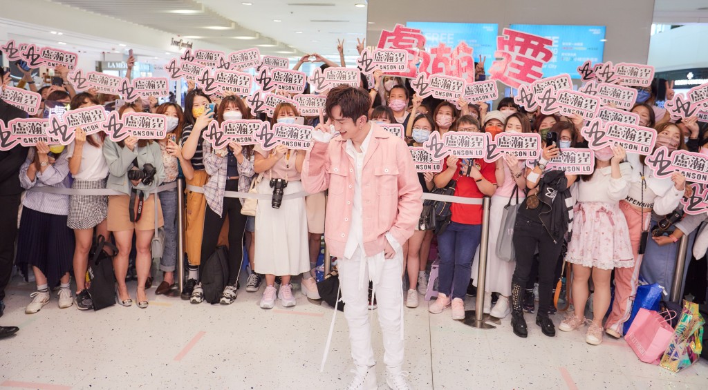 Anson Lo有唔少「神徒」。