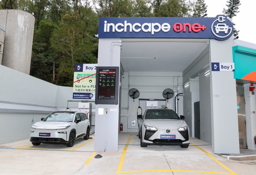 英之傑與加德士全港首個聯營油電站正式啟用：站內加設兩台施耐德電氣(Schneider Electric)的直流DC 120kW高速充電椿，可為電動私家車和商用車輛提供充電服務。