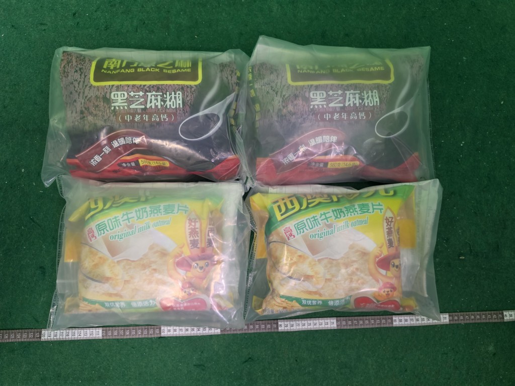 第二宗案件中藏於飲料包裝內的懷疑冰毒。 第二宗案件中藏於飲料包裝內的懷疑冰毒。