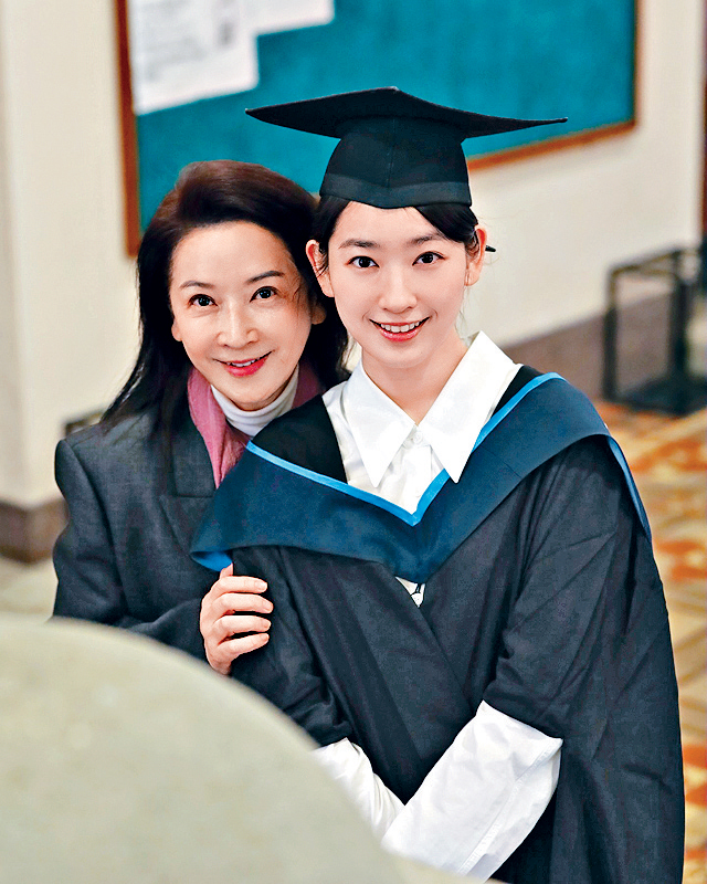 龔慈恩出席愛女林愷鈴的畢業禮。