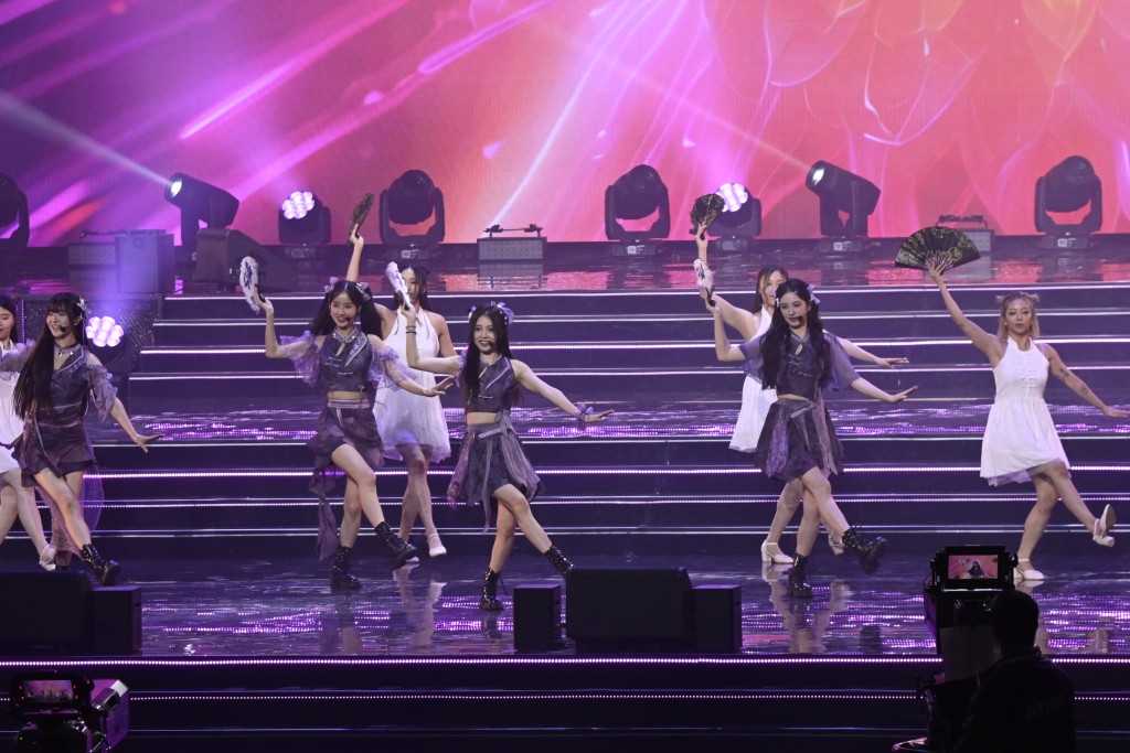 中國風電子女團SING女團表演，個個都青春洋溢。