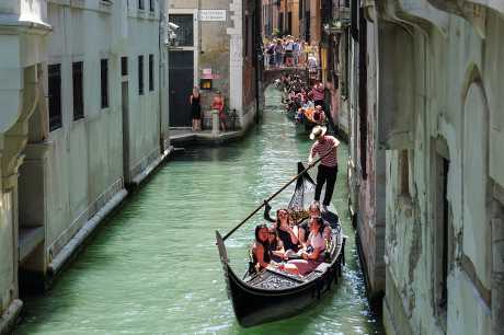 威尼斯每年吸引近3000萬遊客。路透社